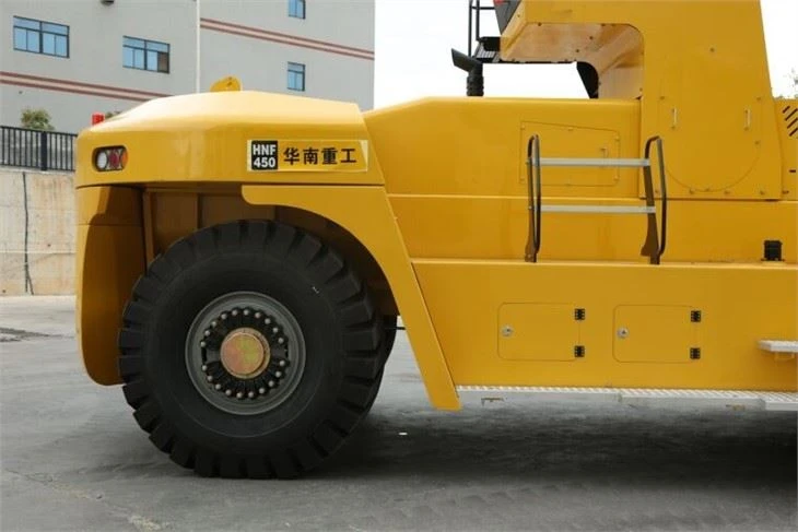 45 Ton Forklift With Stacker Handling Container