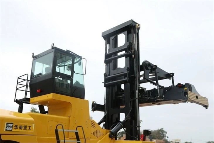 45 Ton Forklift With Stacker Handling Container