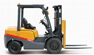 3 Tuj Me Diesel Forklift Ua Haujlwm Hauv Cov Thawv