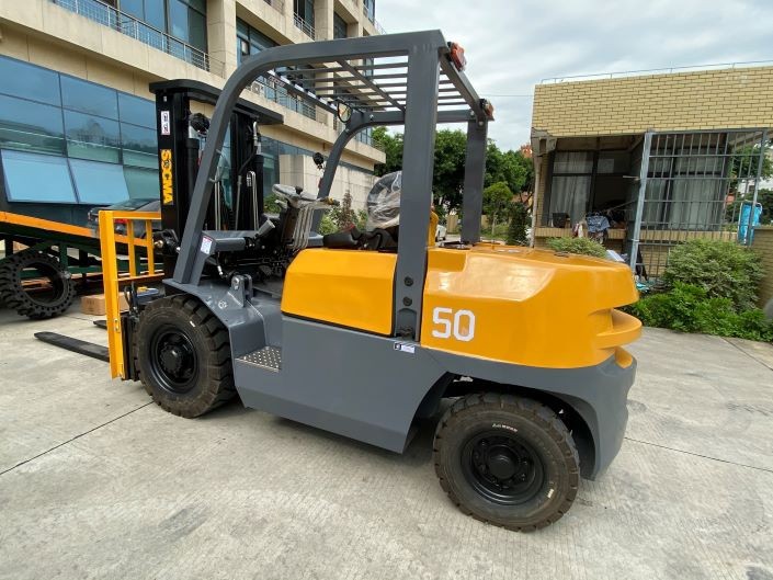 5 Ton Forklift Container Style Engine Isuzu